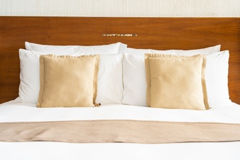 beautiful comfortable luxury white pillow blanket bed decoration bedroom